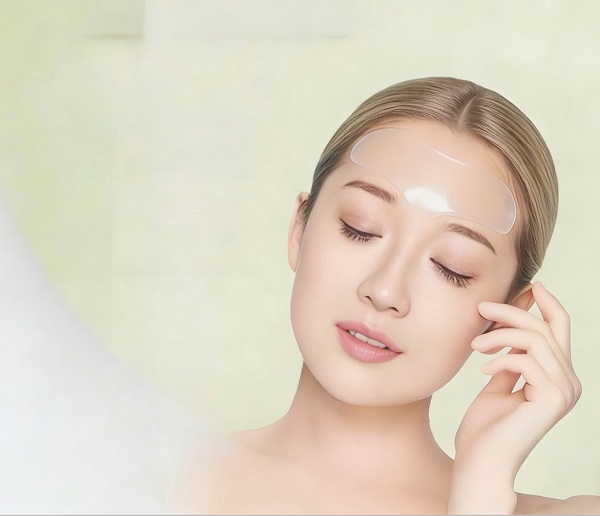 Testiranje silikonskih obližev CMALLBIO za zmanjševanje gub v resničnem svetu: Ali so 